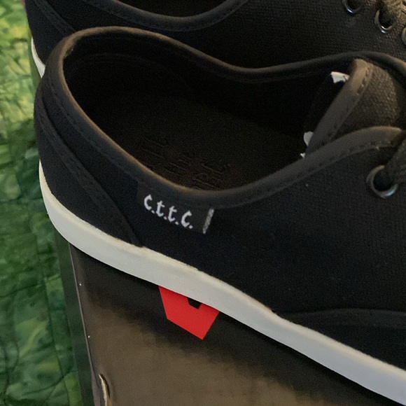 New Cute To The Core Black Canvas Sneakers Size 7 - Picture 2 of 3